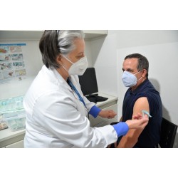 Governo do Paraná anuncia 4ª dose da vacina contra Covid-19 a partir dos 50 anos